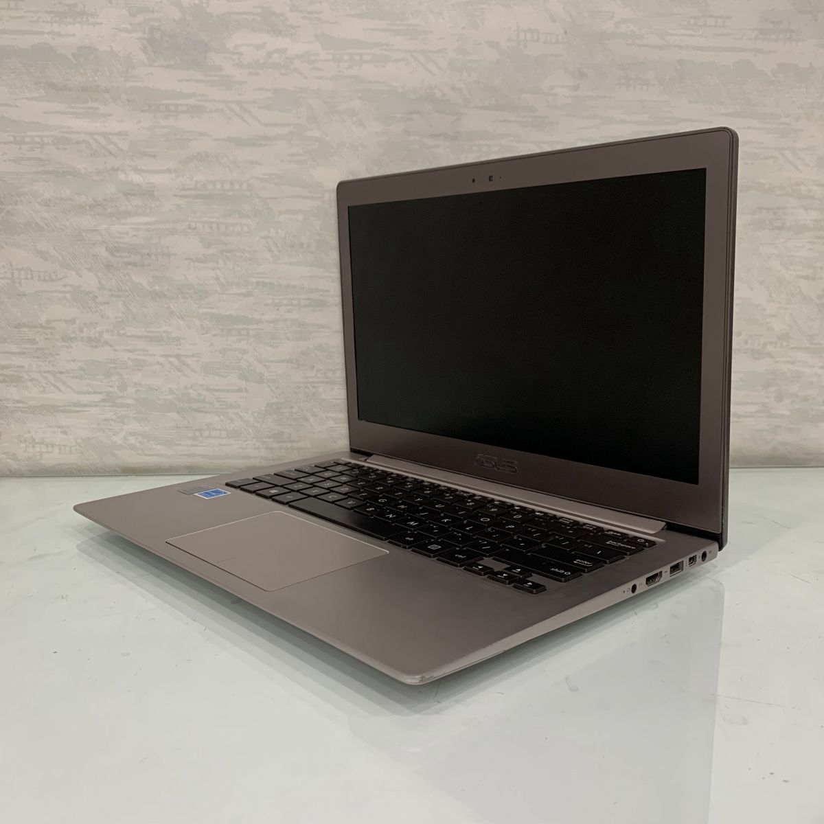 Laptop Asus Zenbook UX303L - i3 5010U /RAM 4GB /SSD 128GB / 13.3 HD