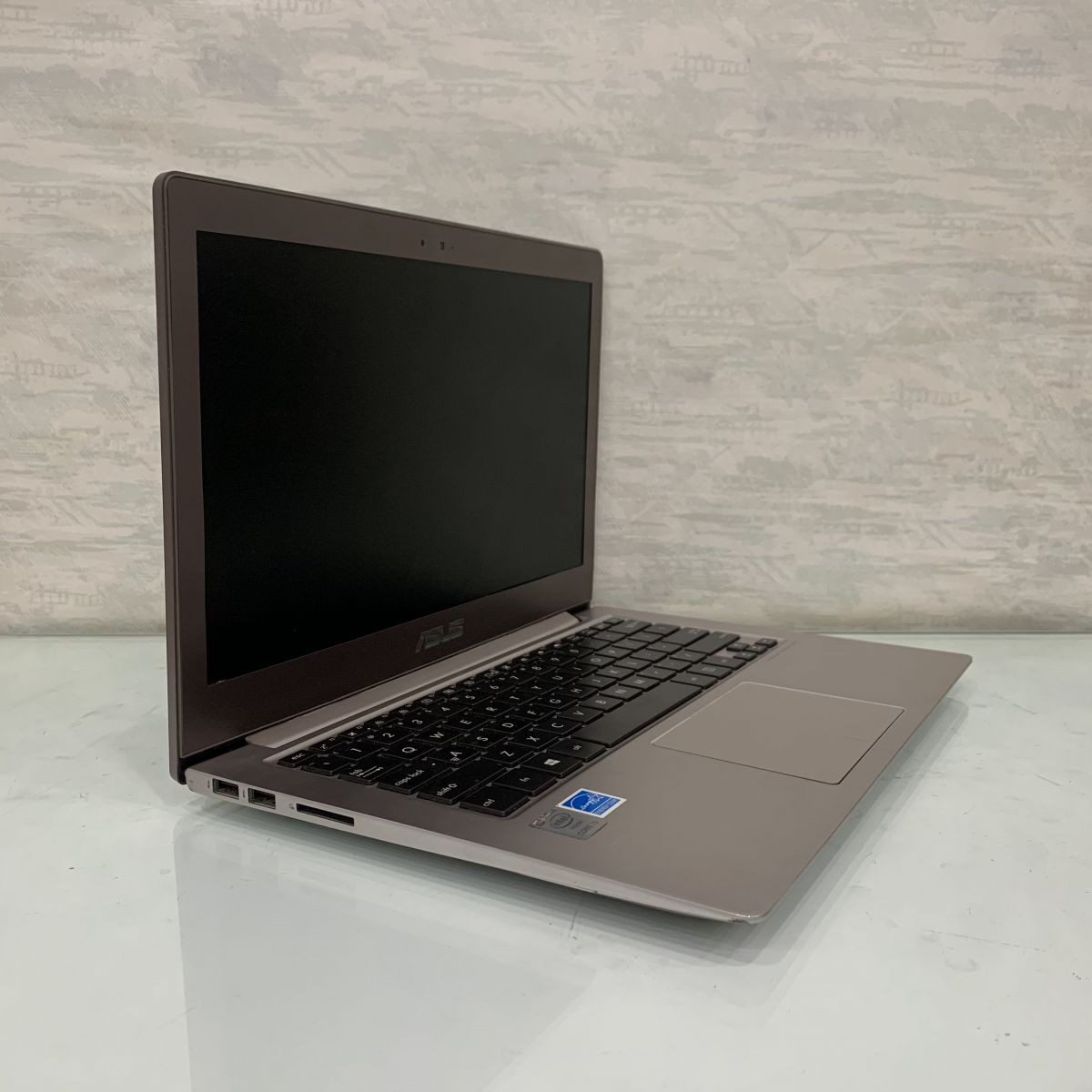 Laptop Asus Zenbook UX303L - i3 5010U /RAM 4GB /SSD 128GB / 13.3 HD
