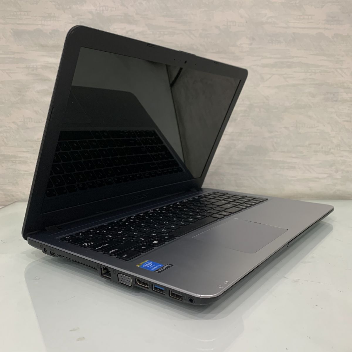 Laptop Asus X540 i3-5020U/4GB/SSD 128GB /15.6 HD)